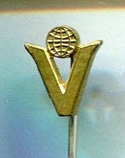 V met wereldbol koper speldje ( U_148), Verzenden, Nieuw, Merk, Speldje of Pin