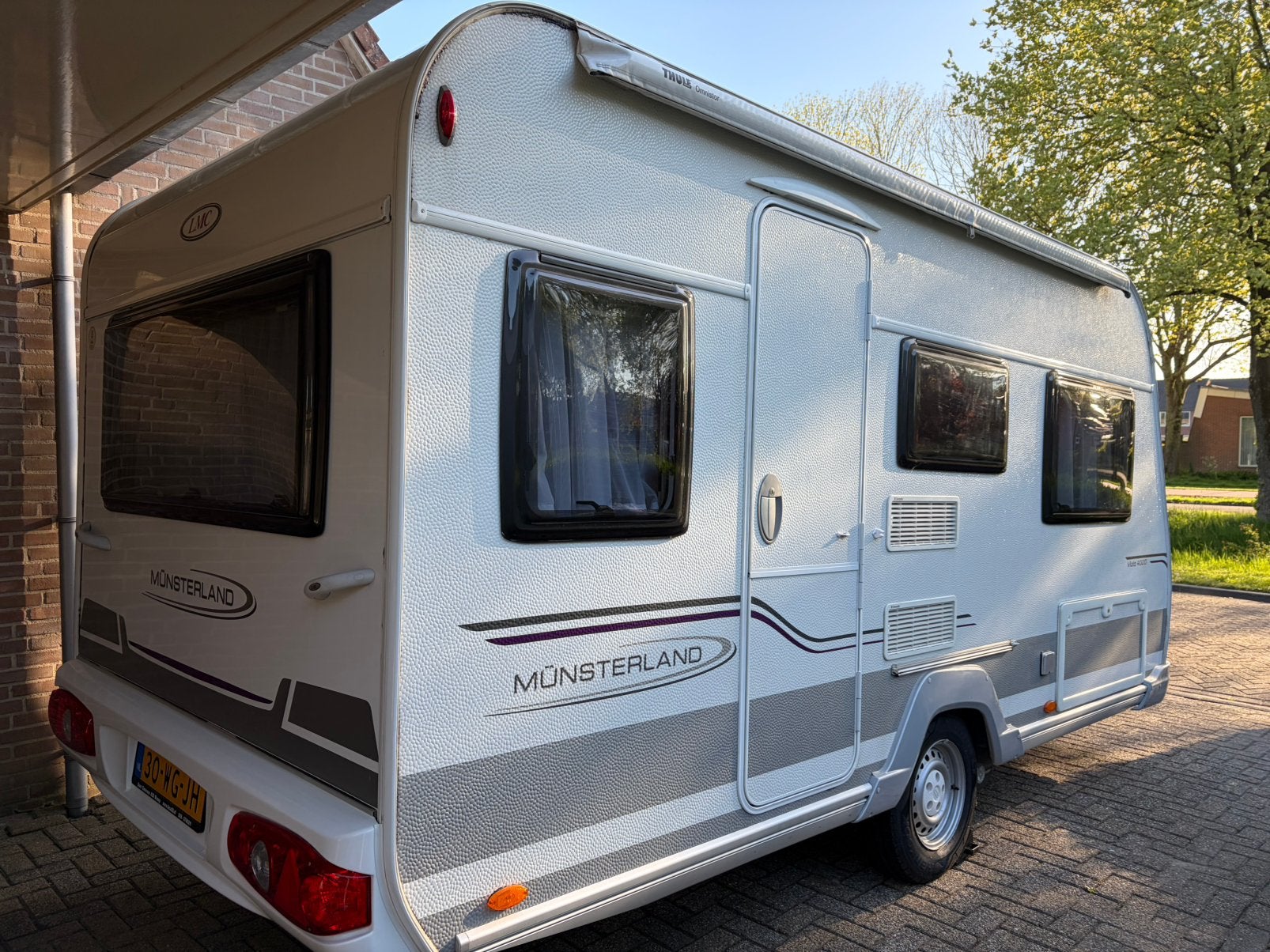 LMC Münsterland Viola 400 D (2010) | Mover | Topstaat, Mover, Dwarsbed, Particulier, Tot en met 4