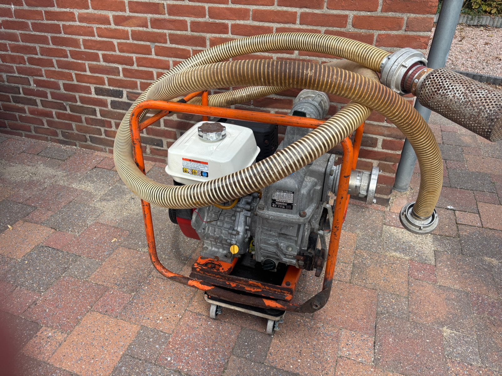 Waterpomp met aanzuigslang, Tuin en Terras, Ophalen, Gebruikt, Handmatig, Beregeningspomp