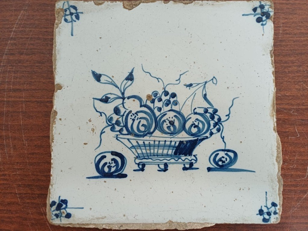 Vintage tegel met fruittest / fruitmand - Delfts blauw, Ophalen of Verzenden