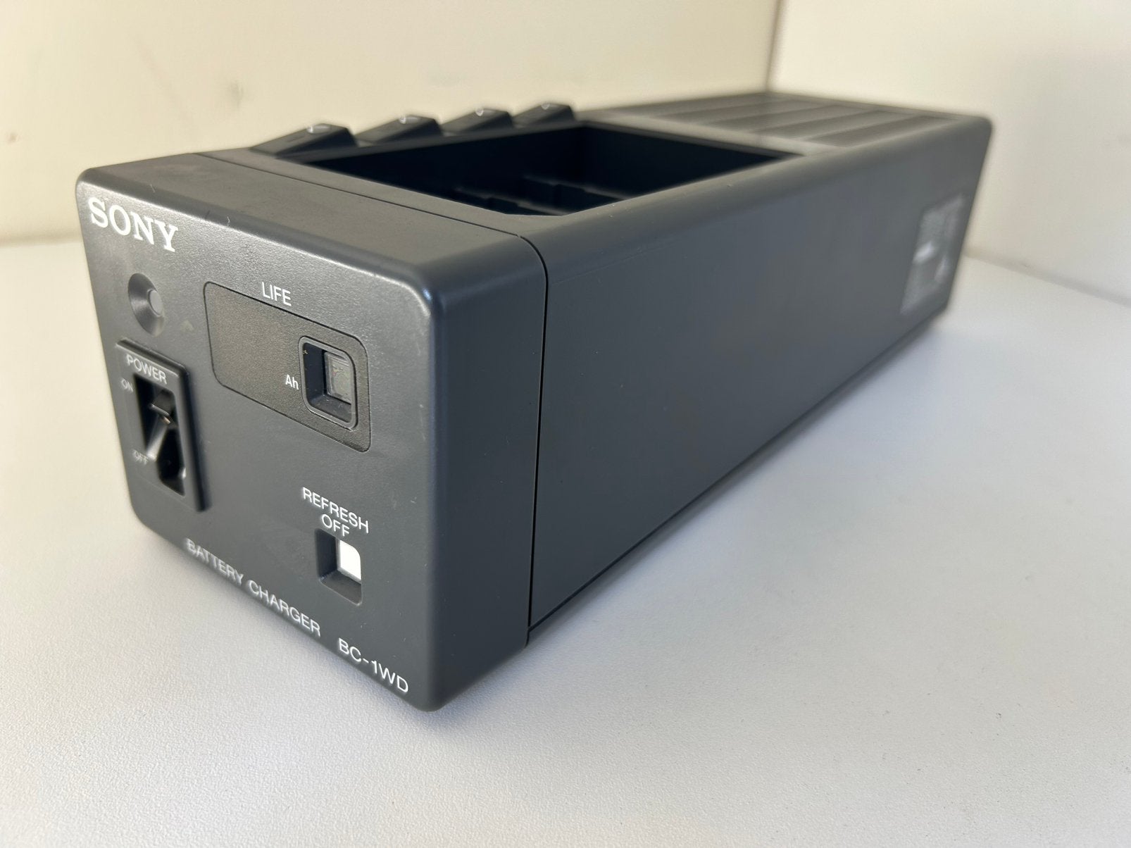Sony NP1 acculader, Hobby en Vrije tijd, Elektronica-componenten, Ophalen of Verzenden, Zo goed als nieuw