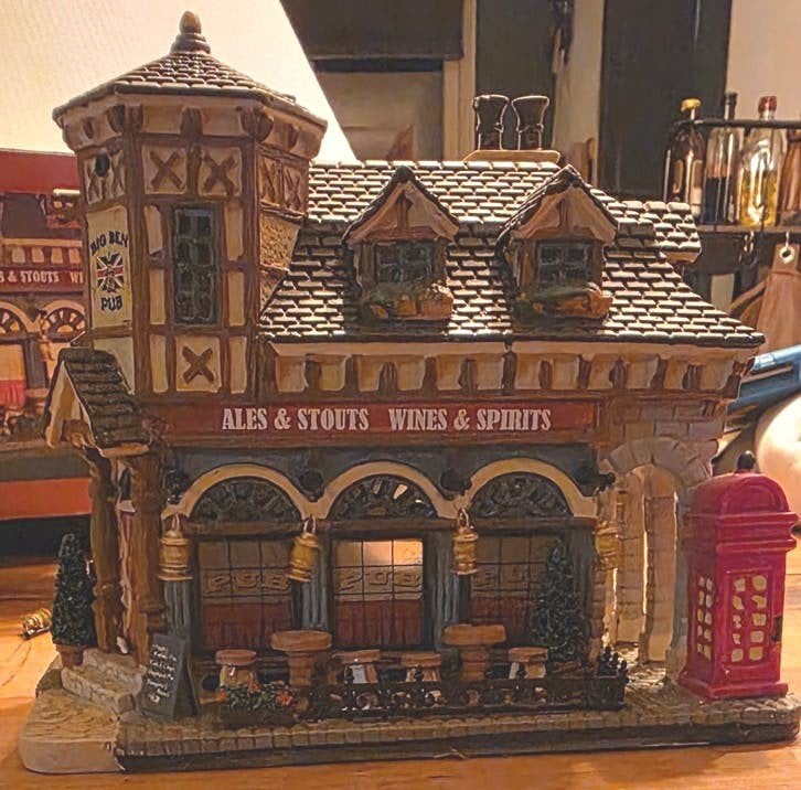 Lemax Big Ben Pub - 25339 - Village Collection, Diversen, Ophalen of Verzenden, Zo goed als nieuw
