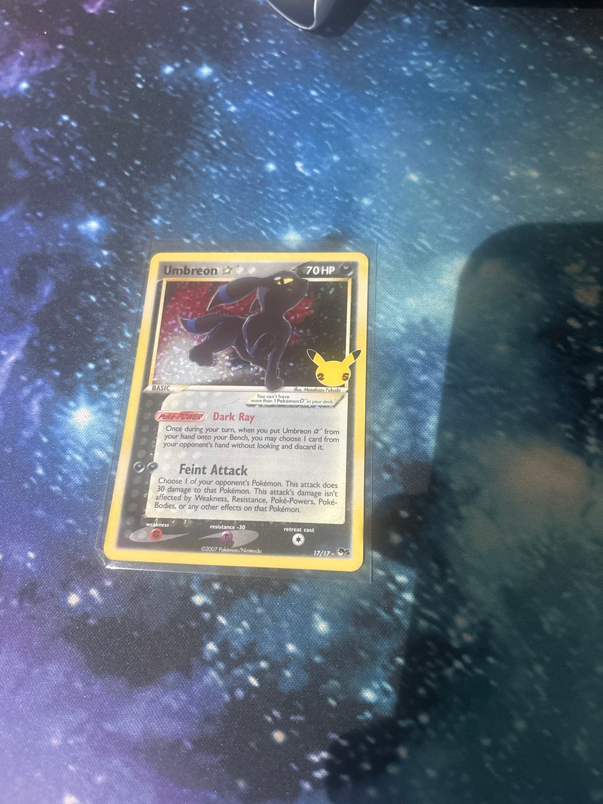 Pokémon Umbreon 17/17 Celebrations Black Star Promo, Hobby en Vrije tijd, Verzenden, Zo goed als nieuw, Losse kaart