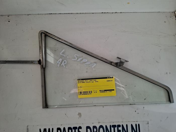 Driehoeks Ruit links-voor van een Alfa Romeo Giulia, Gebruikt, -, Verzenden, -