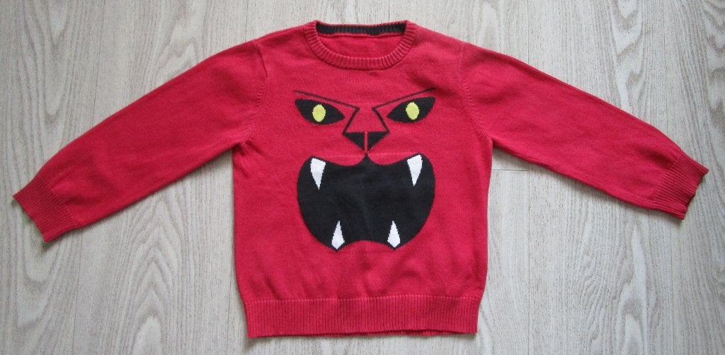 Rode Monster Trui met Tanden – Maat 104, Gebruikt, Trui of Vest, Ophalen of Verzenden, Onbekend