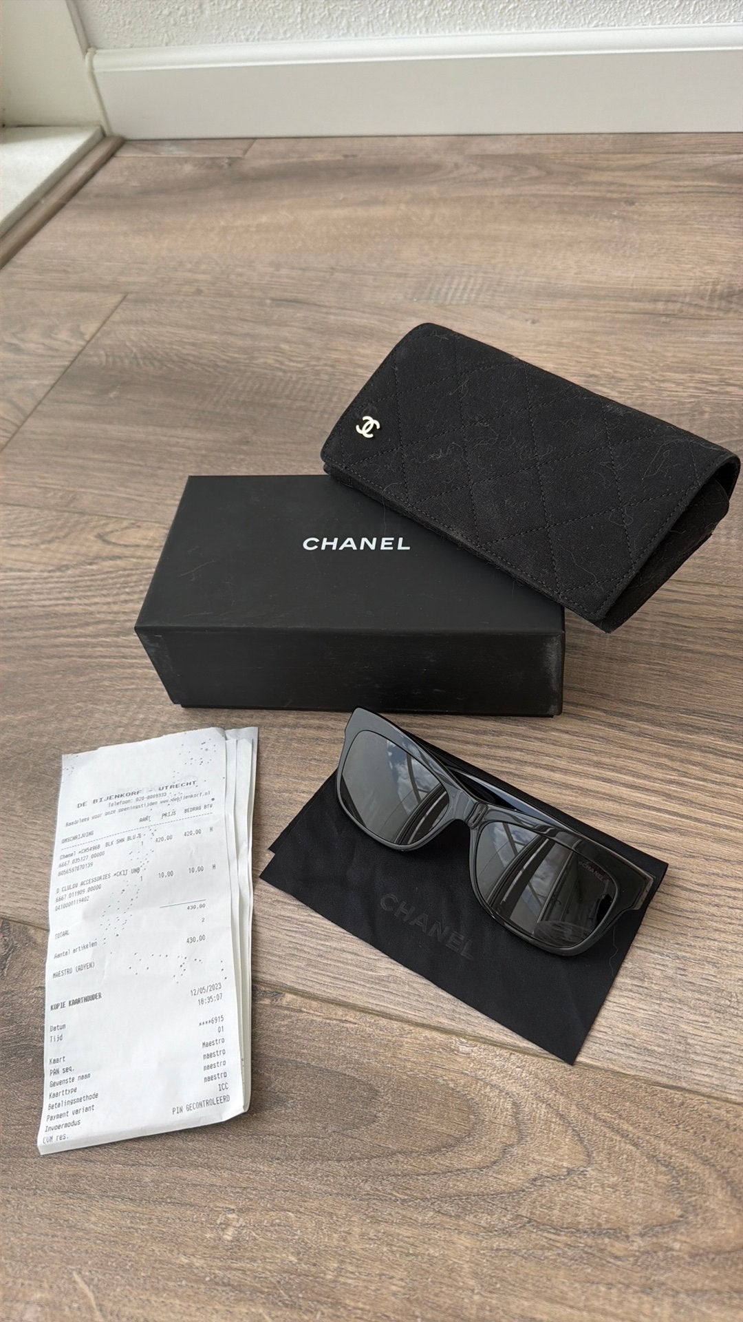 Chanel dames zonnebril zwart met doos + bon, Sieraden, Tassen en Uiterlijk, Ophalen of Verzenden, Zo goed als nieuw, Zwart