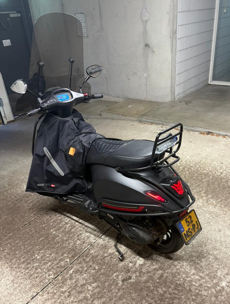 Vespa sprint 125cc (2023), Ophalen, Zo goed als nieuw