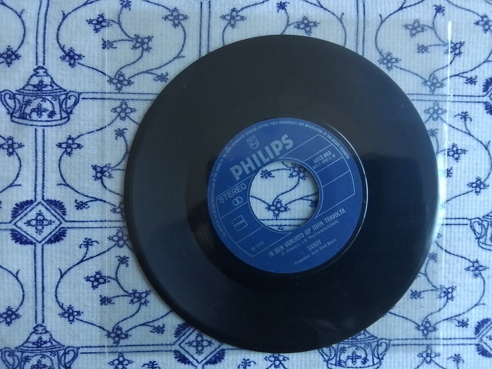 Sandy         Ik ben verliefd op John travolta, Ophalen of Verzenden, Zo goed als nieuw, 7 inch, Nederlandstalig