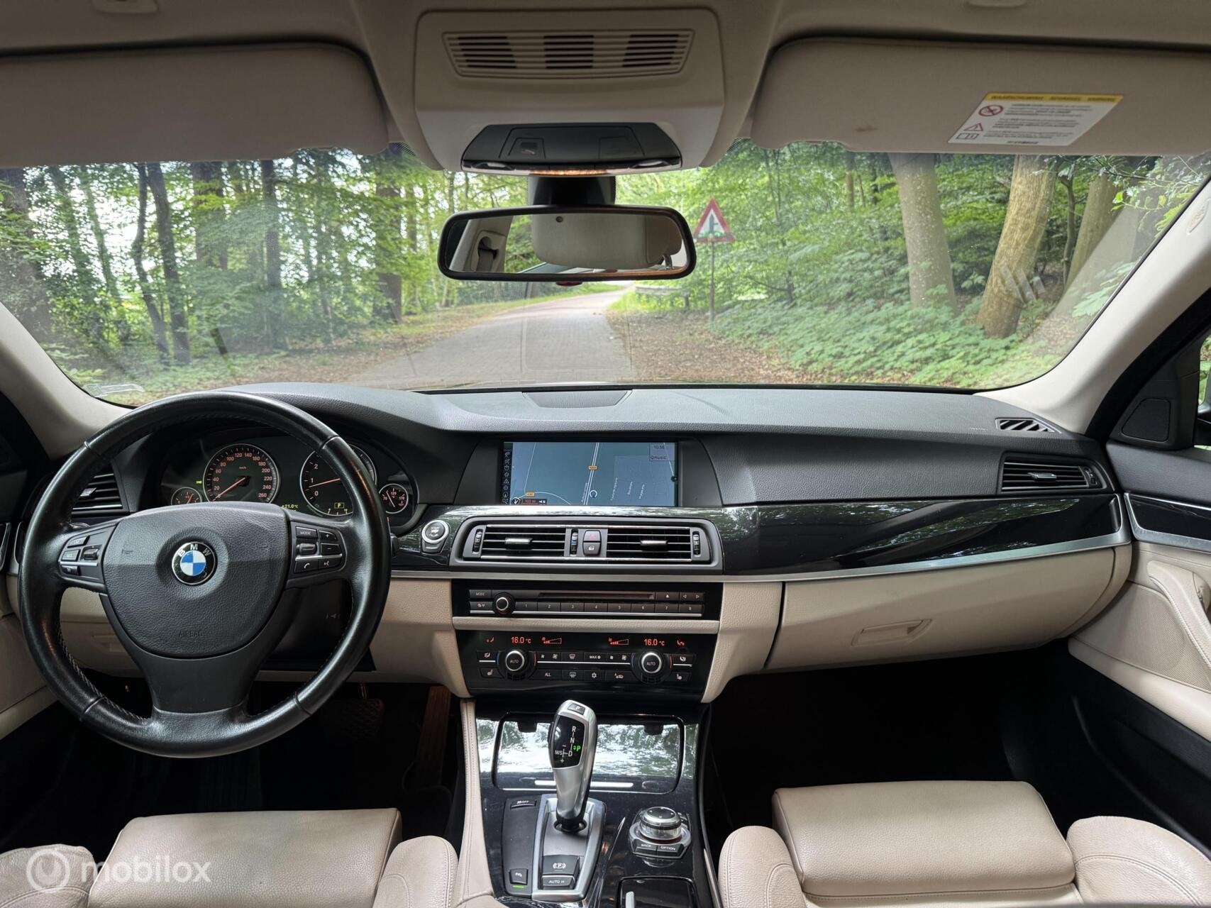 BMW 5-serie 523i High Executive ~ Leder ~ Xenon ~ Automaat ~, Euro 5, Achterwielaandrijving, Gebruikt, 2000 kg