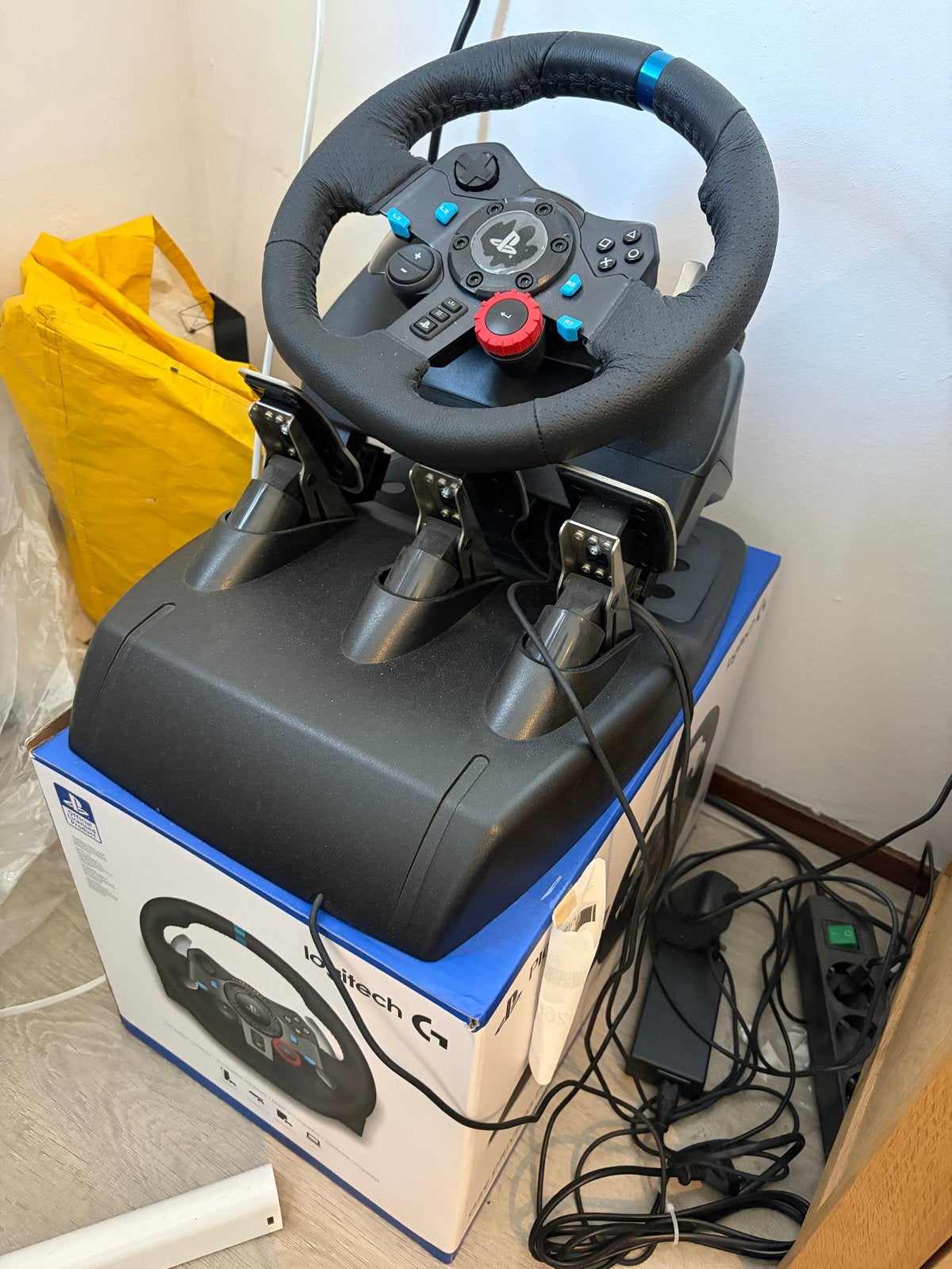 Logitech G29 Driving Force racestuur met pedalen, Ophalen of Verzenden, Zo goed als nieuw, Stuur of Pedalen, PlayStation 4