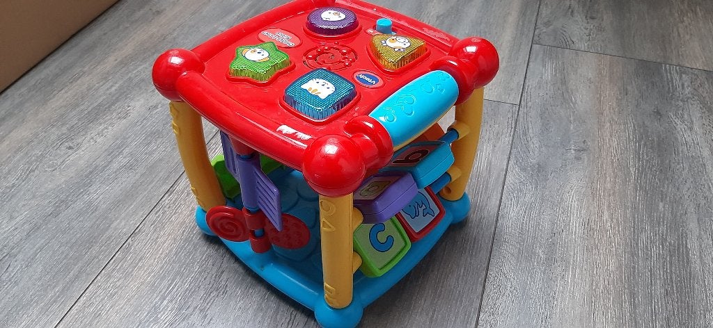 V-tech ontdek- en leerkubus - interactief, Ophalen of Verzenden, Gebruikt, 6 maanden tot 2 jaar