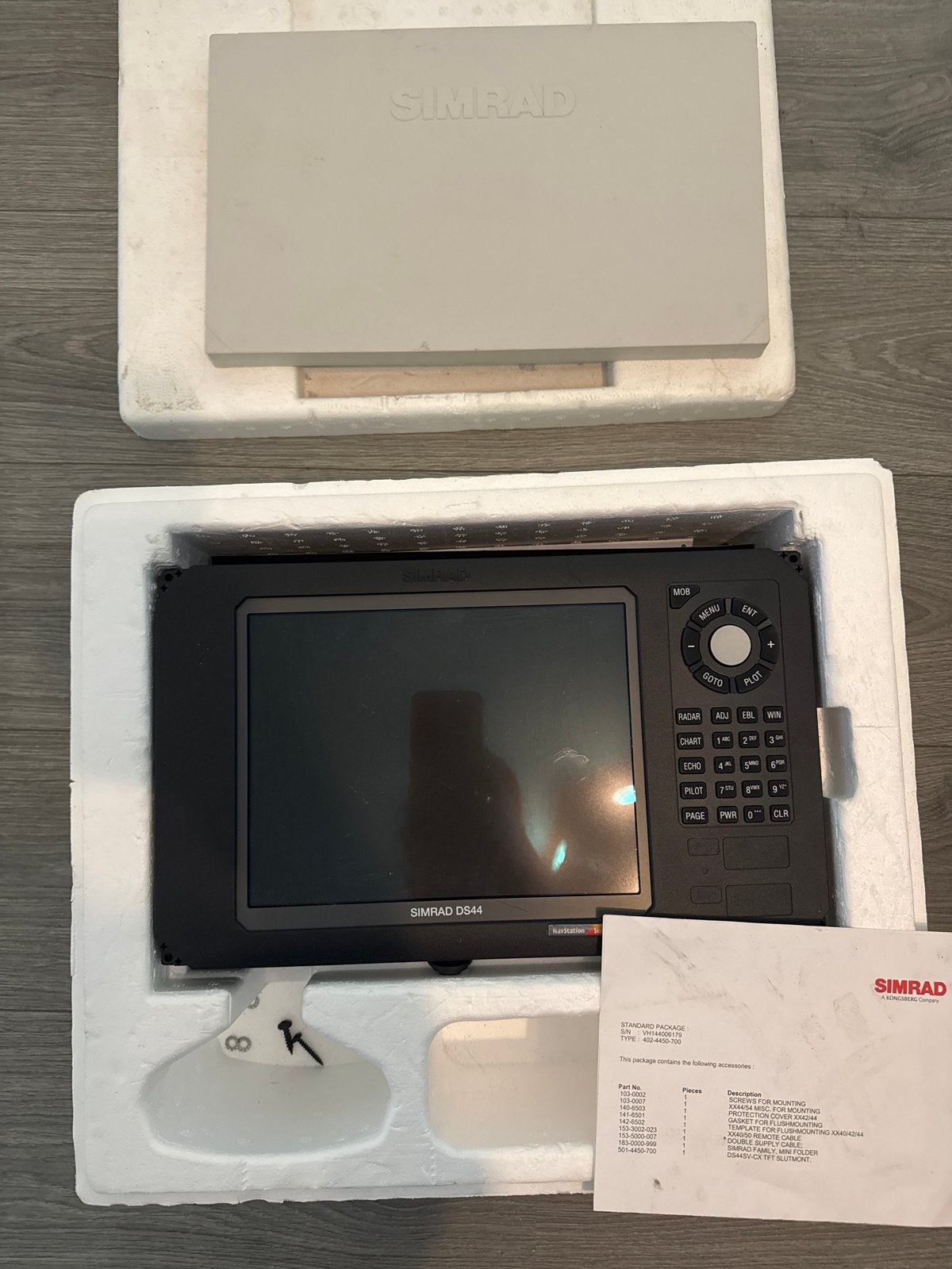 Simrad DS44 Kaartplotter, Watersport en Boten, Navigatiemiddelen en Scheepselektronica, Ophalen of Verzenden, Gebruikt, Kaartplotter of Fish Finder