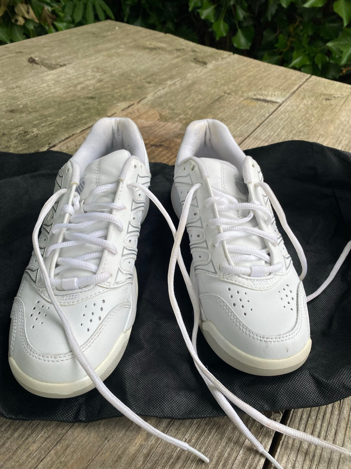 K-Swiss witte sneakers /tennisschoen m gladde zool- Maat 41, Ophalen of Verzenden, Gedragen, Wit, Sneakers of Gympen