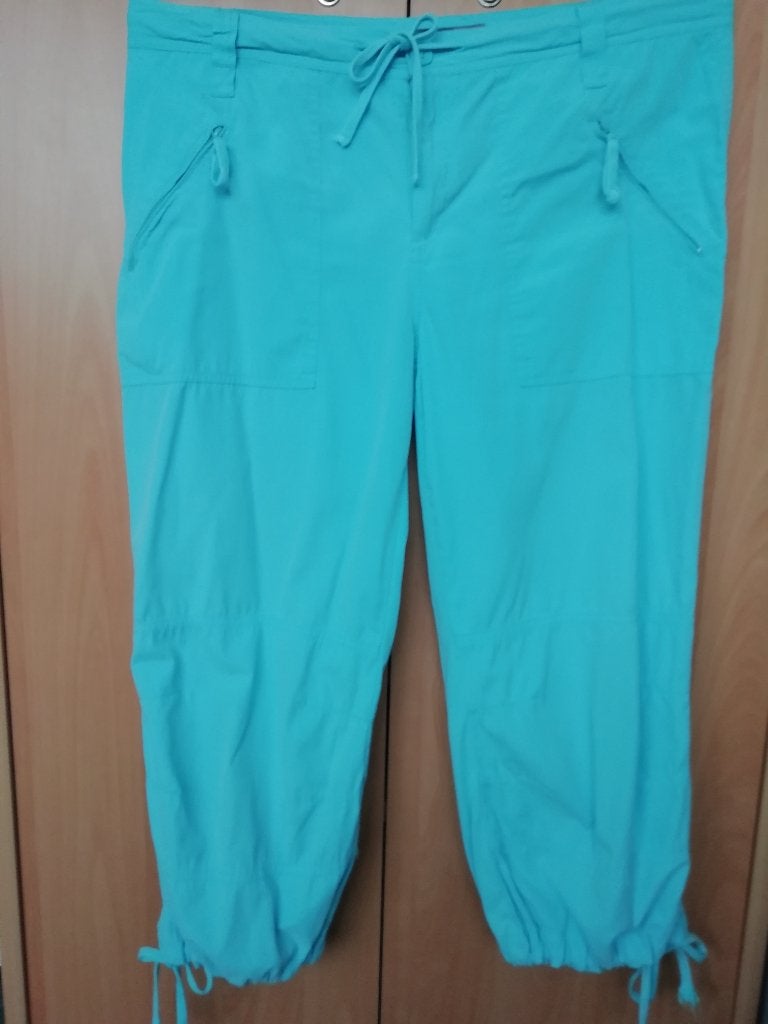 Dames 3/4 broek Sutherland maat 42-44, Sutherland, Maat 42/44 (L), Driekwart, Gedragen