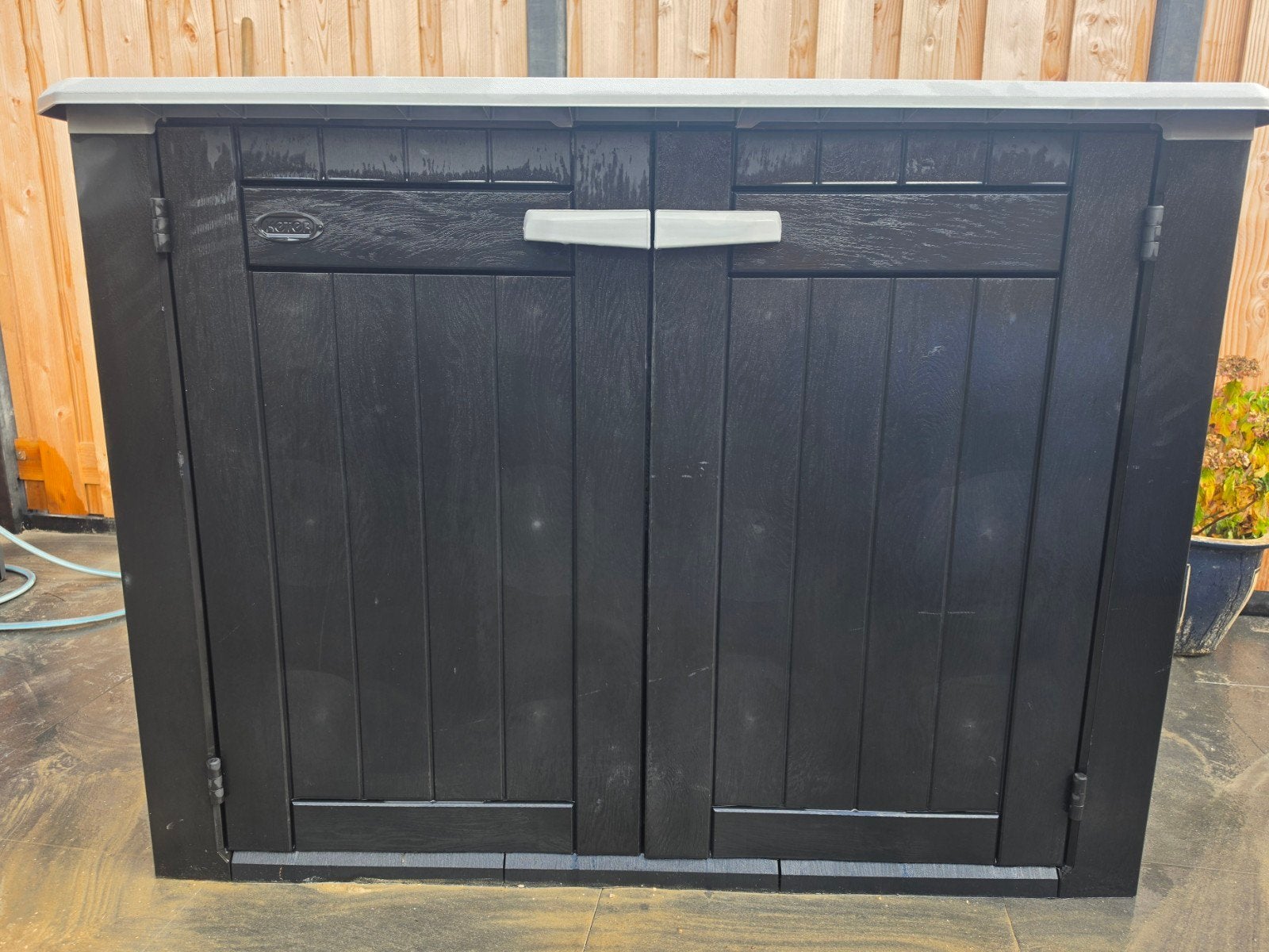 Keter - Grote kunststof berging voor buiten, Tuin en Terras, Ophalen, Zo goed als nieuw, Kunststof, Containerberging