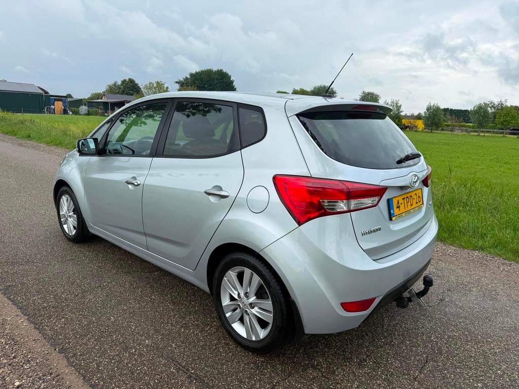 Hyundai Ix20 1.6i i-Catcher Automaat/Panoramadak/Leder/Trekh, Auto's, Hyundai, Euro 5, 4 cilinders, Leder, Bedrijf