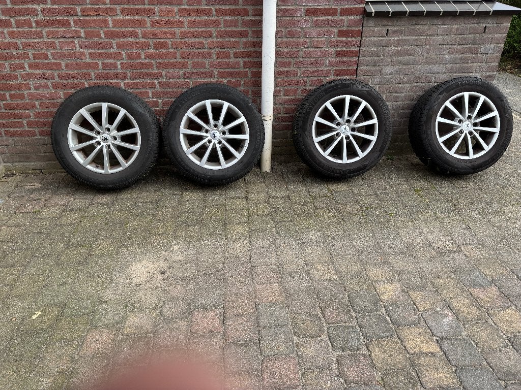 4 winterbanden op IT Wheels velgen voor Mazda CX-3, Ophalen, 16 inch, Banden en Velgen, Winterbanden