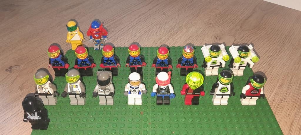 Lego space minifiguren blacktron m-tron iceplanet netjes, Ophalen of Verzenden, Zo goed als nieuw, Complete set, Lego