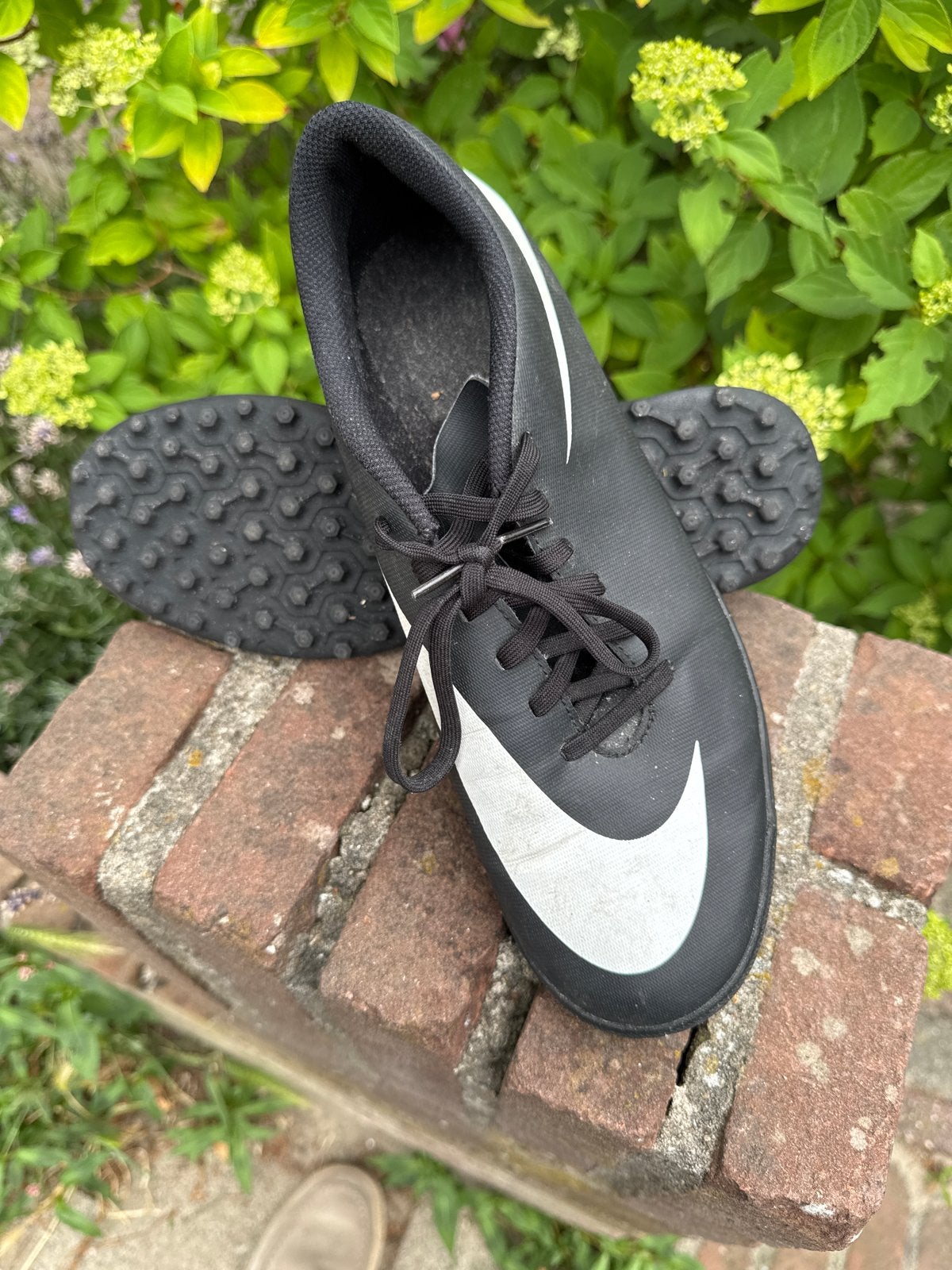 Gebruikte Nike kunstgras voetbalschoenen maat 44, Ophalen, Gebruikt, Schoenen