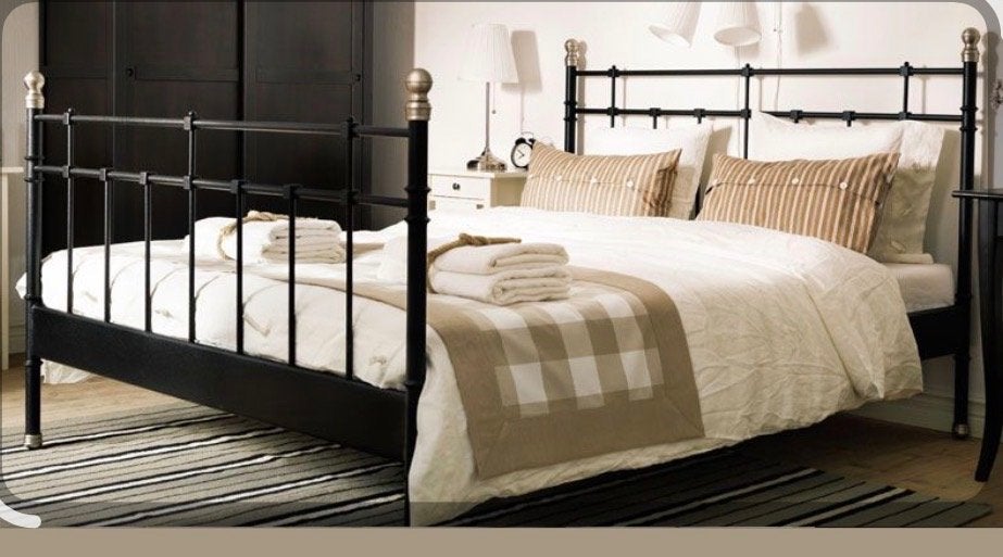 IKEA Svelvik bed. Incl. Lattenbodem verstelbaar, Ophalen, Zwart, Tweepersoons, 180 cm