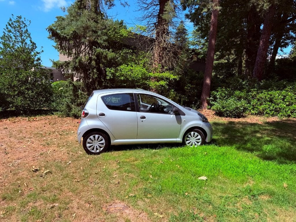 Toyota Aygo 1.0 12V Vvt-i 5DRS 2013 Grijs, Stof, Zwart, 4 stoelen, Origineel Nederlands