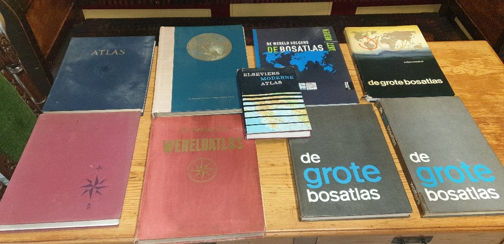 Atlassen 9 stuks, Boeken, Atlassen en Landkaarten, Gelezen, Overige atlassen, Ophalen of Verzenden, Diversen