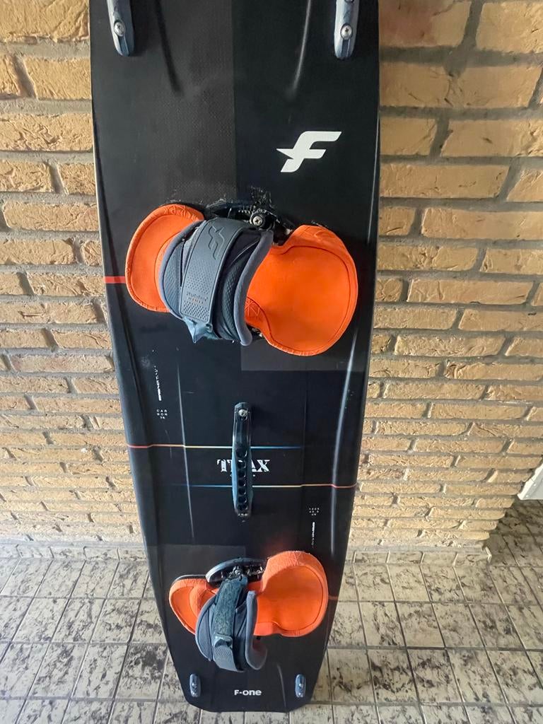 F-One Trax Carbon Twintip 2024 Kiteboard, Watersport en Boten, Kitesurfen, Ophalen, Twintip, Kiteboard, Zo goed als nieuw