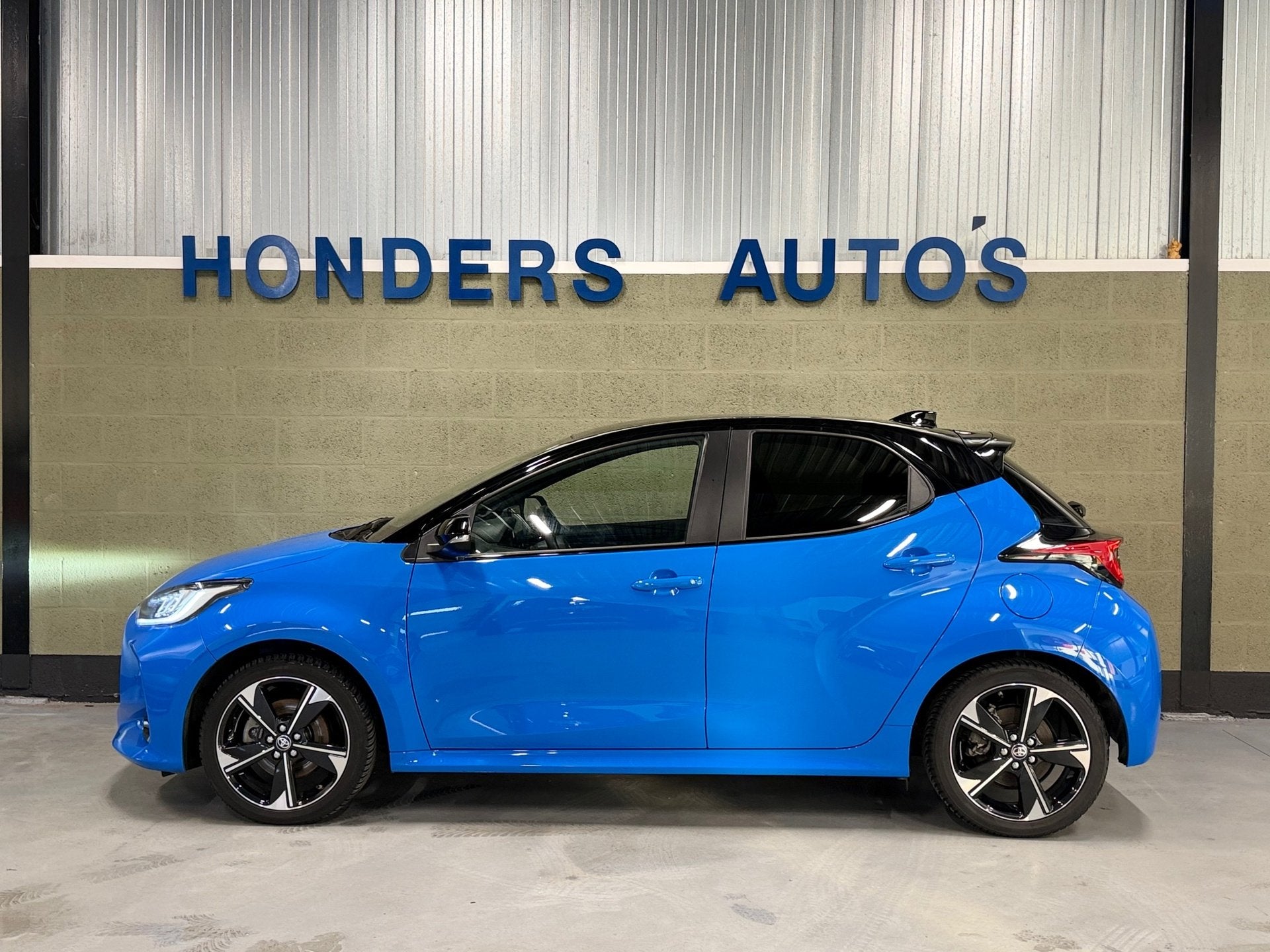 Toyota Yaris 1.5 Hybrid 130 Launch Edition I PANO I HEAD-UP, Gebruikt, Blauw, 450 kg, 1490 cc