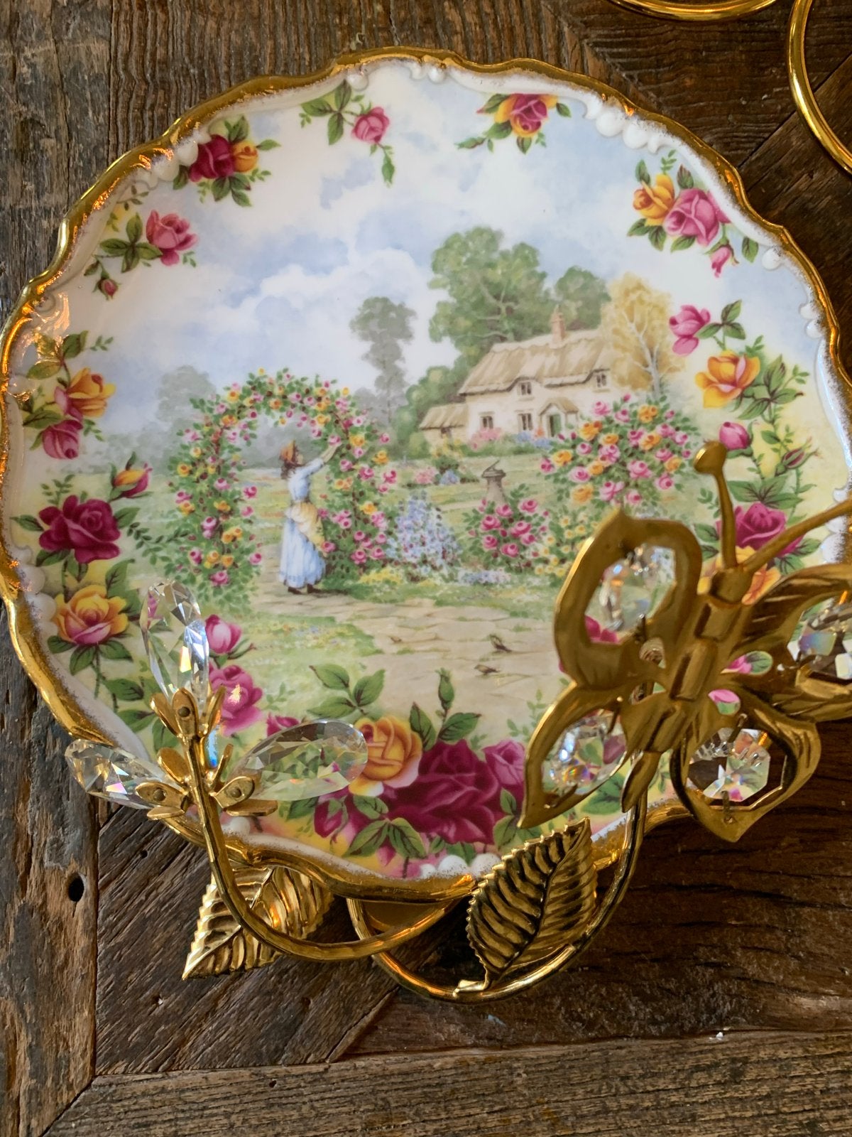 Royal Albert Old Country Roses met hangstandaard, Ophalen of Verzenden