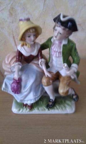 Porseleinen beeldje: man en vrouw op bankje, Ophalen of Verzenden, Zo goed als nieuw, Overige typen