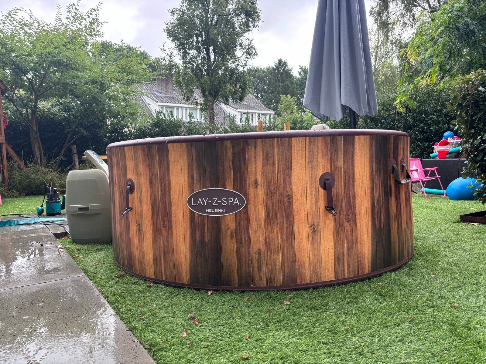 Lay-Z-Spa Helsinki opblaasbare jacuzzi met accessoires, Tuin en Terras, Bubbelbaden en Hottubs, Ophalen, Gebruikt, Filter, Opblaasbaar