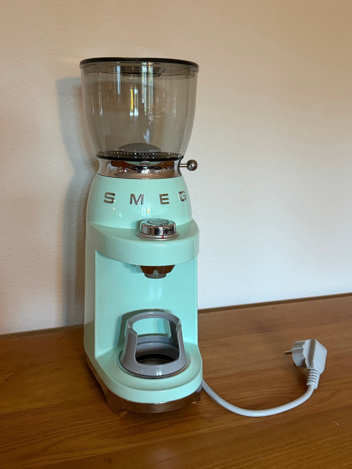 SMEG Koffiemolen / Grinder pastel groen open portafilter, Overige modellen, 10 kopjes of meer, Zo goed als nieuw, Koffiebonen