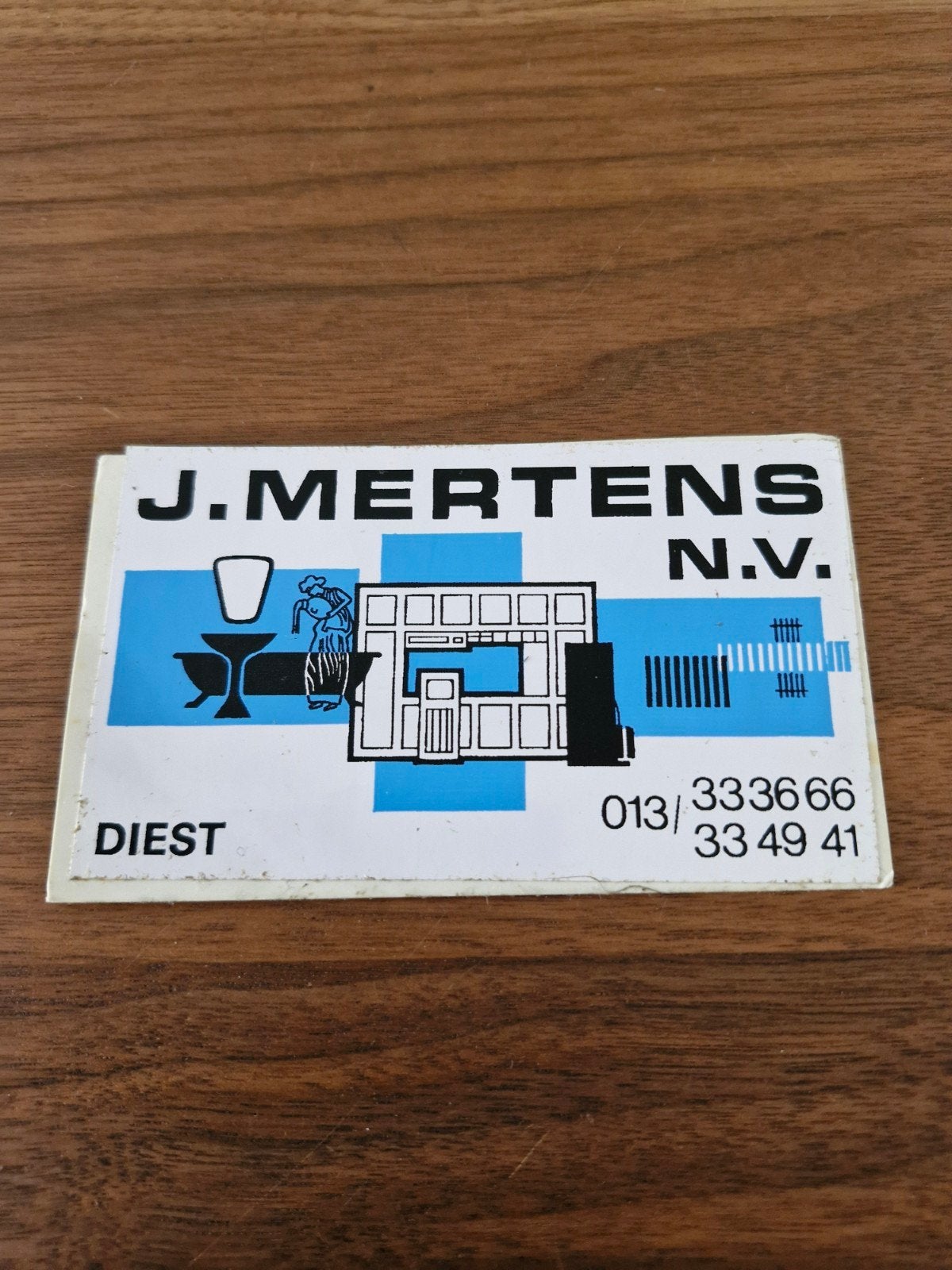 8320 Vintage Sticker J. Mertens N.V. Diest, Ophalen of Verzenden, Gebruikt, Bedrijf of Vereniging