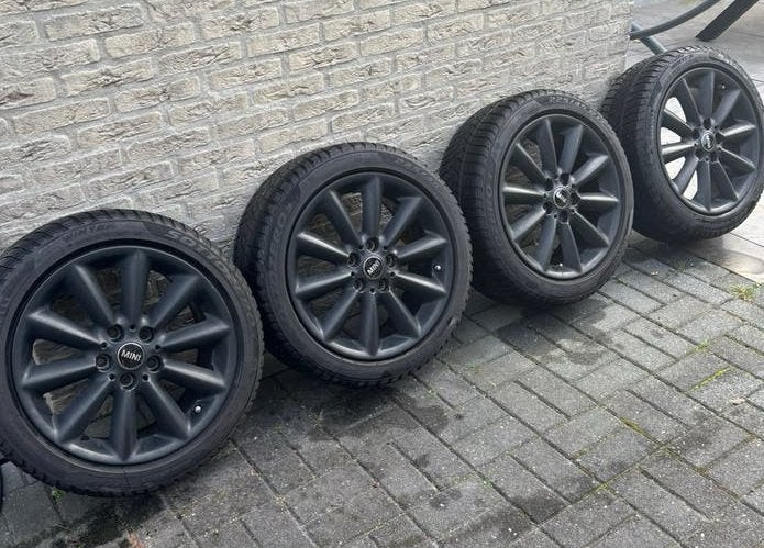 Mat zwarte Mini Velgen met winterbanden 17inch, Gebruikt, Banden en Velgen, 17 inch, Personenwagen
