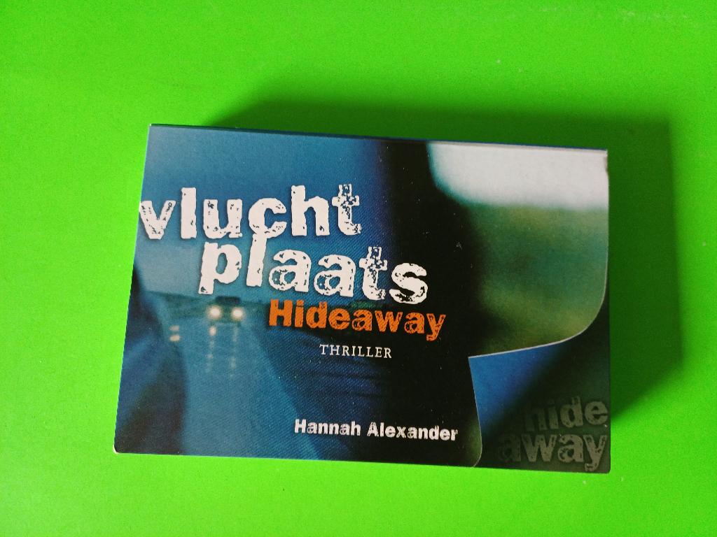 Dwarsligger nr 21- Hannah Alexander - Vluchtplaats Hideaway, Boeken, Ophalen of Verzenden, Gelezen