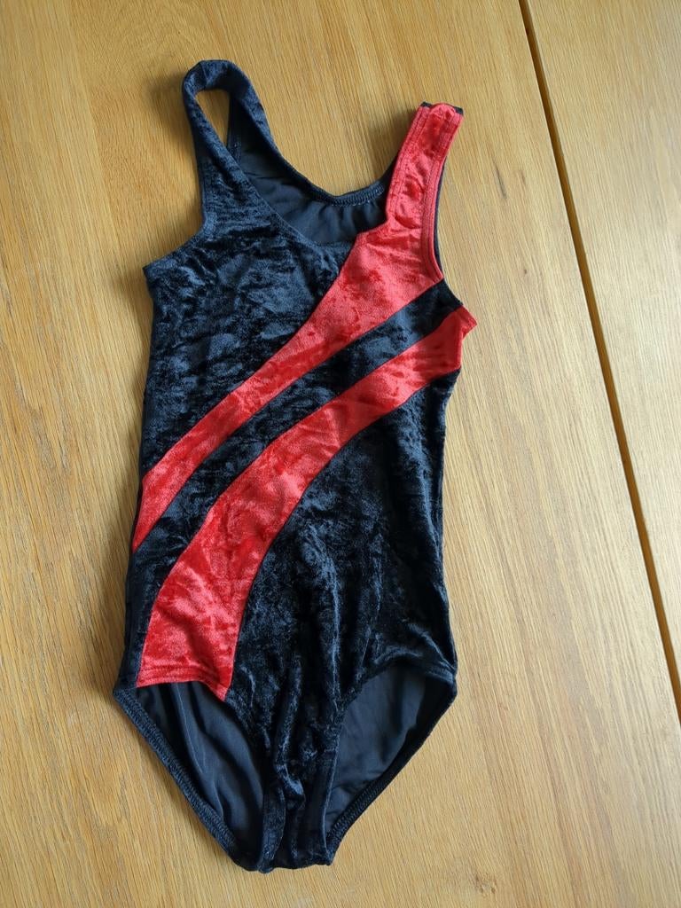 Turnpakje jongen maat 140 zwart-rood Tematurn, Sport en Fitness, Turnen, Zwart, Zo goed als nieuw, Turnpak(je), Kindermaat 122 t/m 140