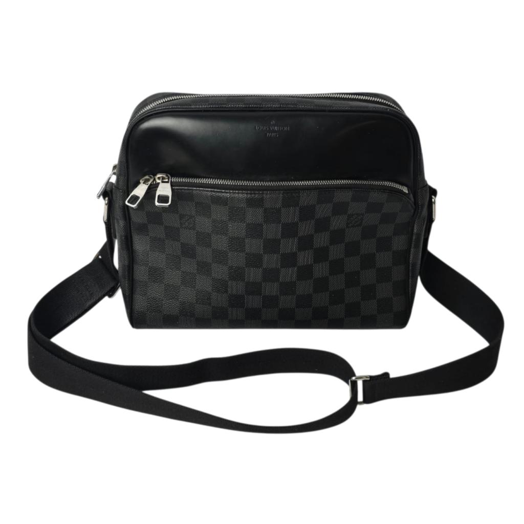 Louis Vuitton Dayton Reporter MM Damier Graphite 2017, Louis Vuitton, Gebruikt, Support@louisvuitton.com, 2 Rue du Pont Neuf
75001 Paris
France