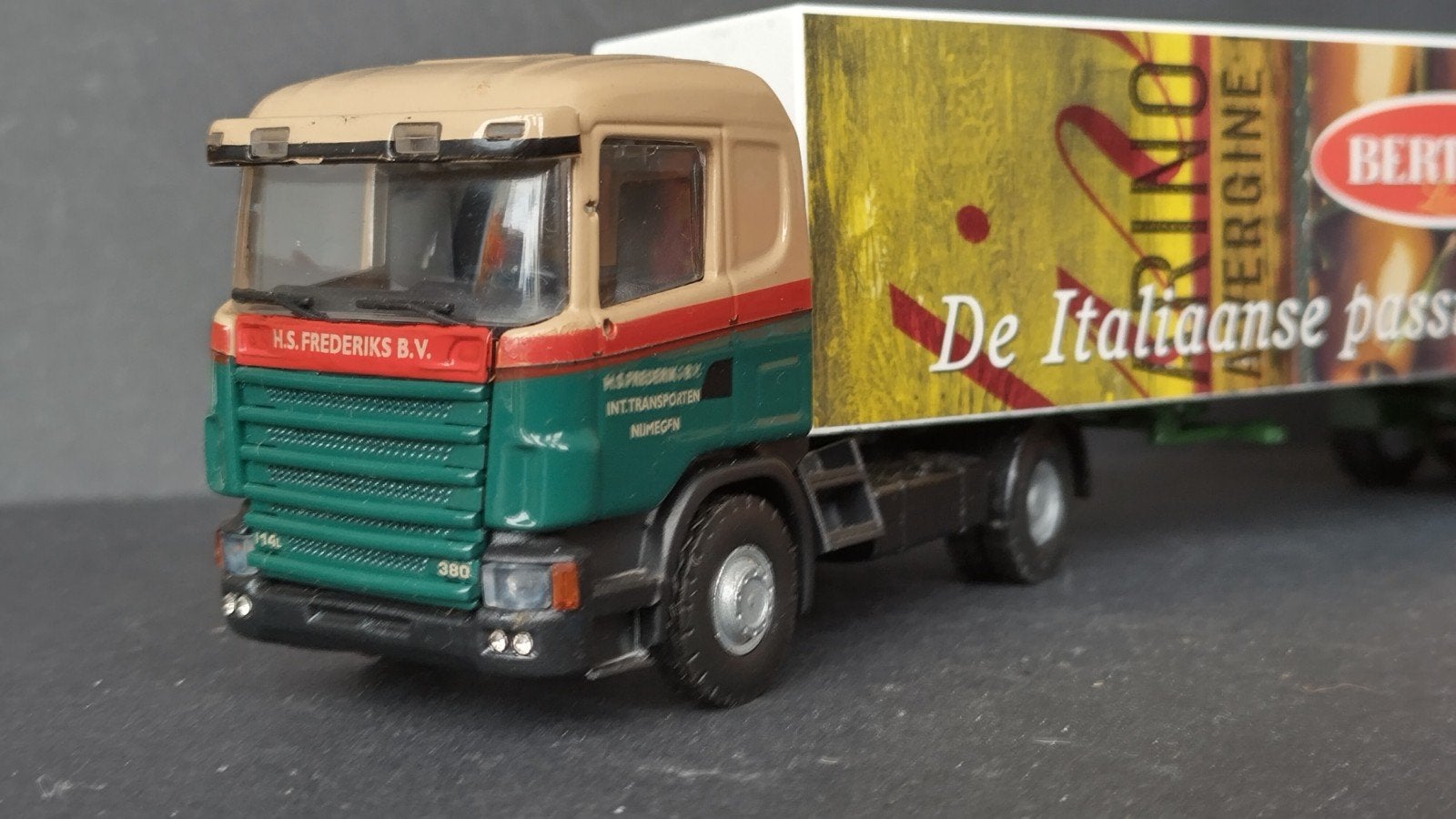 Scania 114 L H.S Frederiks Nijmegen Bertolli 1:50 Lion Pol, Verzenden, ., Zo goed als nieuw, Lion