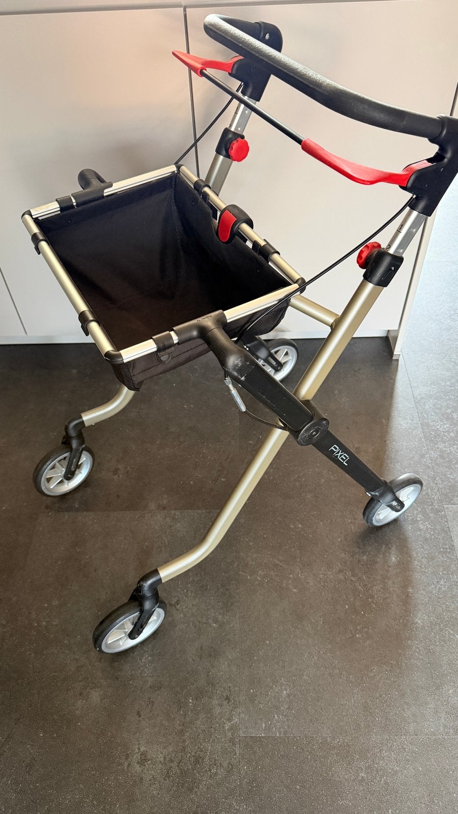 Rollator met mandje, Ophalen, Zo goed als nieuw