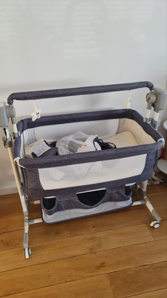Babybedje co-sleeper met schommelfunctie en opbergruimte, Ophalen of Verzenden, Zo goed als nieuw, Wieg