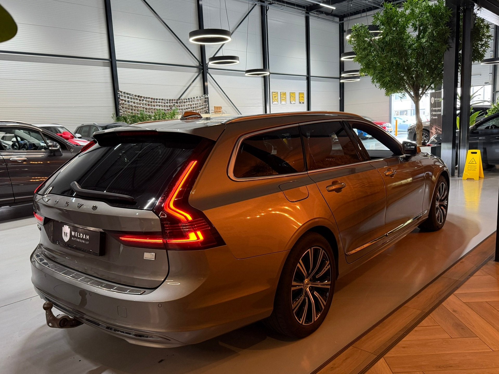 Volvo V90 2.0 T6 AWD Inscription|340PK|ACC|LaneAssist|Luxe|C, Auto's, Volvo, Automaat, 4 cilinders, Leder, Vierwielaandrijving