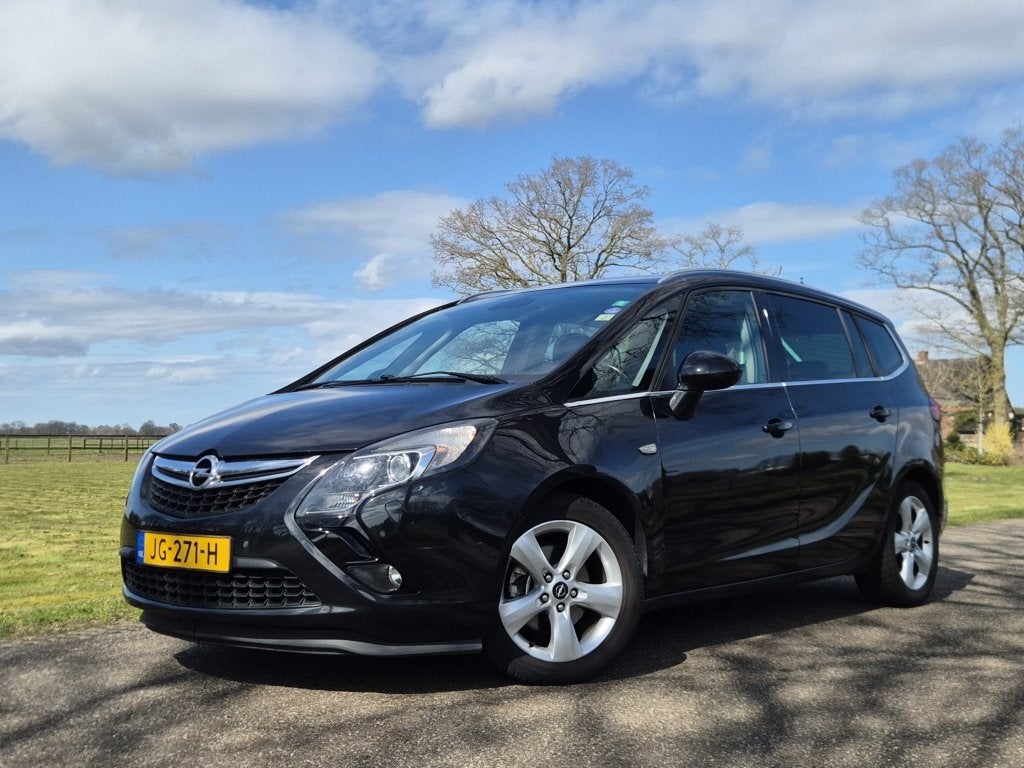 Opel Zafira Tourer 1.4 Turbo, 7persoons. Nieuwe APK, Euro 5, 4 cilinders, Electronic Stability Program (ESP), 7 stoelen