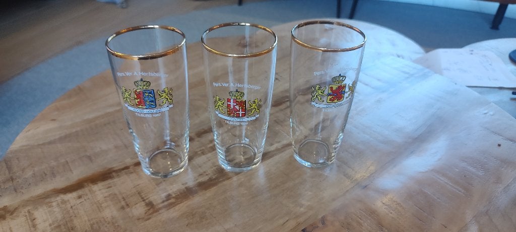 3 oude bierglazen Pers. Ver. A Hertzberger, Ophalen of Verzenden, Gebruikt, Glas of Glazen, Overige merken