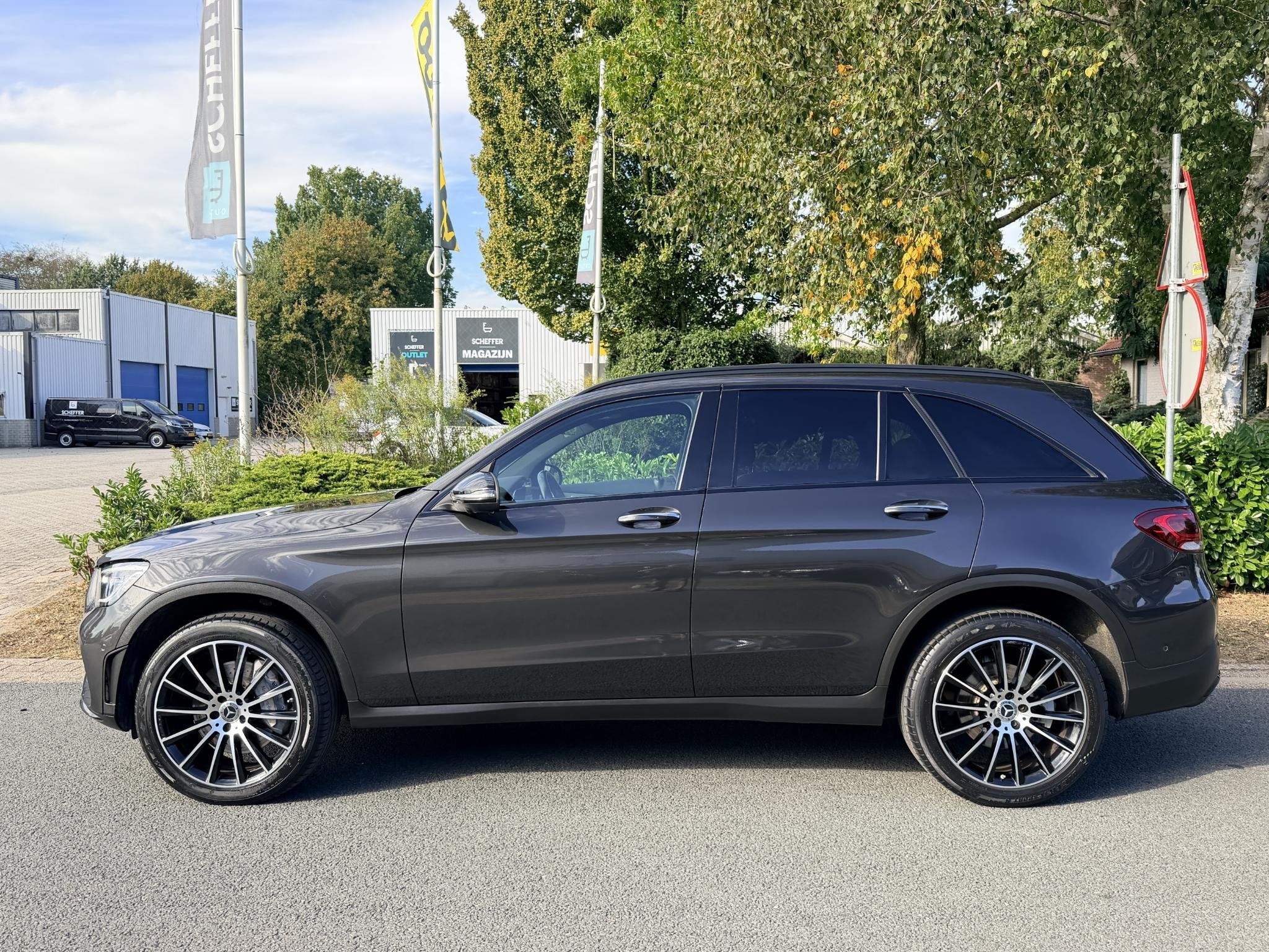 Mercedes-Benz GLC-klasse 300e Hybrid 4MATIC 320PK AMG•Pano, Automaat, Gebruikt, Euro 6, 4 cilinders