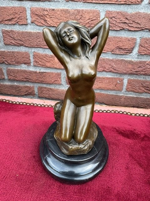 fraai poserend naakt, brons en marmer, Ophalen of Verzenden, Brons