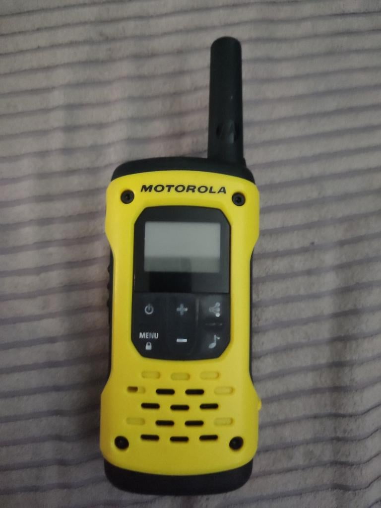 Motorola Walkie Talkie - Geel, Compact en Gebruiksvriendelij, Ophalen of Verzenden, Gebruikt, 2 to 5 km, Portofoon of Walkie-talkie