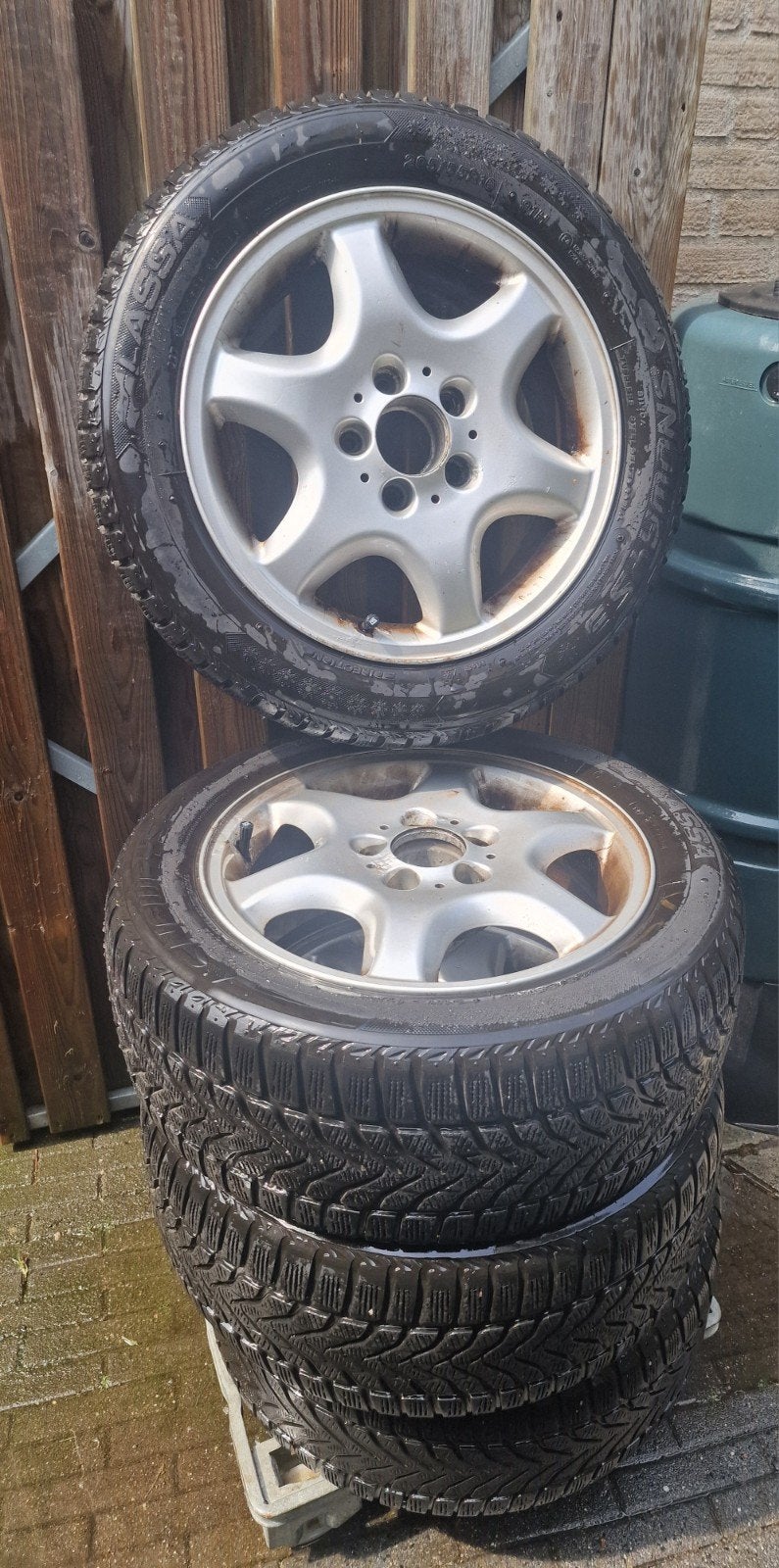 Originele 16inch Mercedes velgen + winterbanden 205/55 R16, Auto-onderdelen, Banden en Velgen, Ophalen, Gebruikt, 15 inch, Banden en Velgen