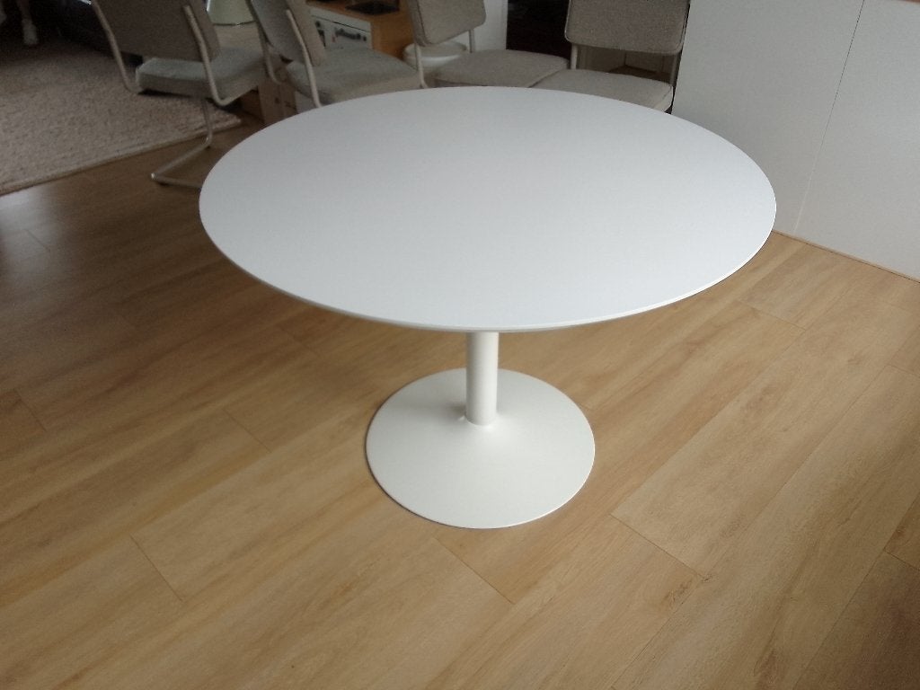 TENZO DESIGN WITTE RONDE EETTAFEL, Huis en Inrichting, Ophalen, Rond, Nieuw, Vijf personen of meer