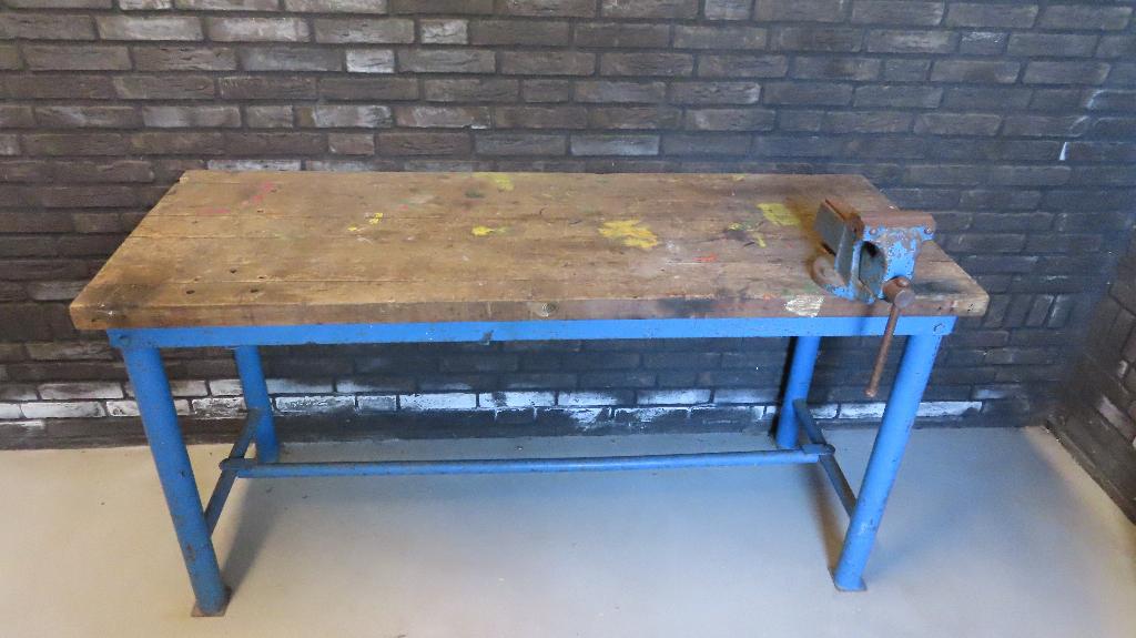 Werkbank met bankschroef, Doe-het-zelf en Verbouw, Werkbanken, Ophalen, Gebruikt, 120 tot 170 cm, Bankschroef