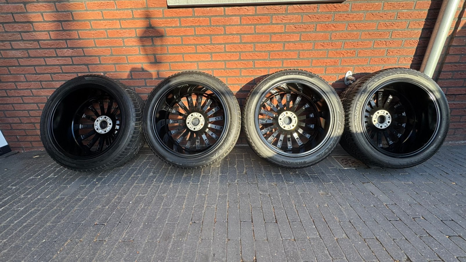 Foto 10 van Mini Countryman U25 Hankook winterset 245/45R19 Als Nieuw!!!
